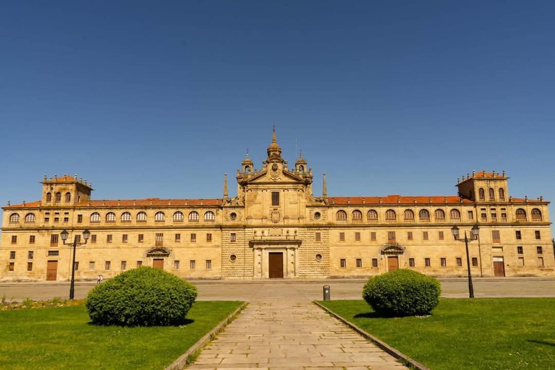 Apartamento Real Monforte De Lemos Esterno foto